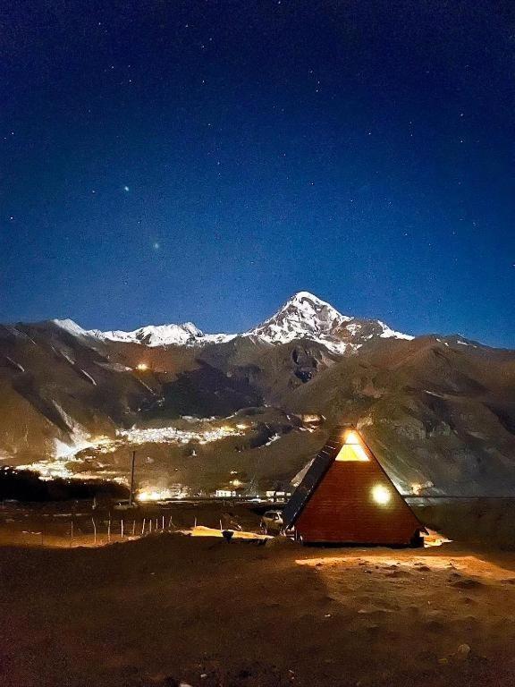 Alone Cottage Kazbegi Exteriör bild